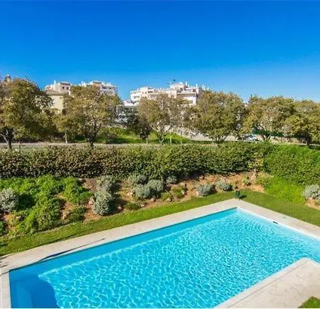 Sunny Algarve Retreat - Pool & 10 Min To Portimão
